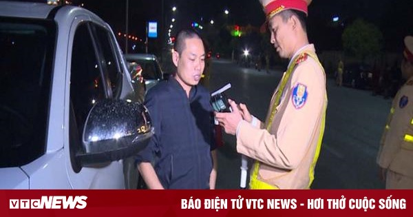 Nghe VietNamNet: Phạt kịch khung Phó Giám đốc bệnh viện ở Thái Bình vi phạm nồng độ cồn